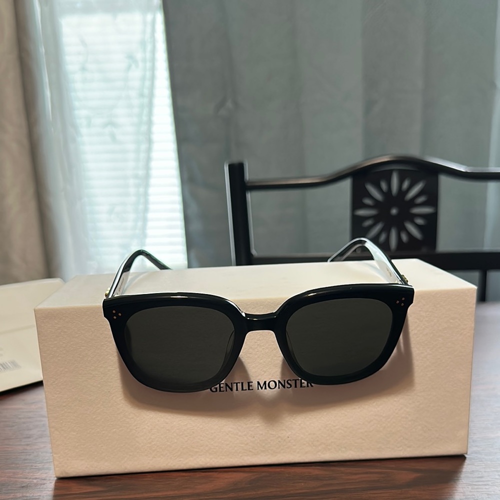 Brand New with Box, Paper Bag and Care Card. Gentle Monster Lady Lang.